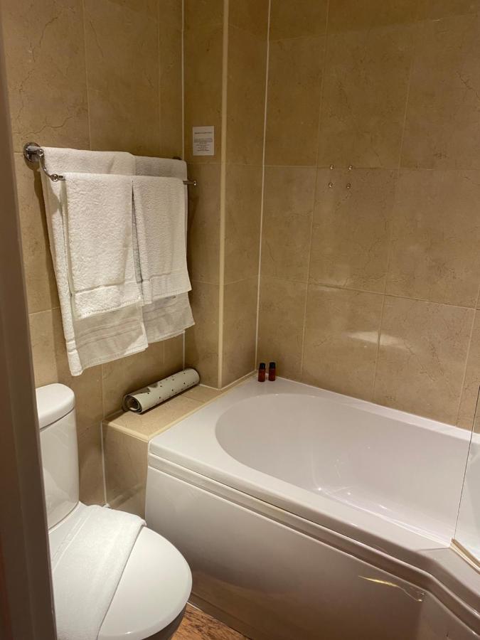 The Tudor Hotel ブリッジウォーター エクステリア 写真
