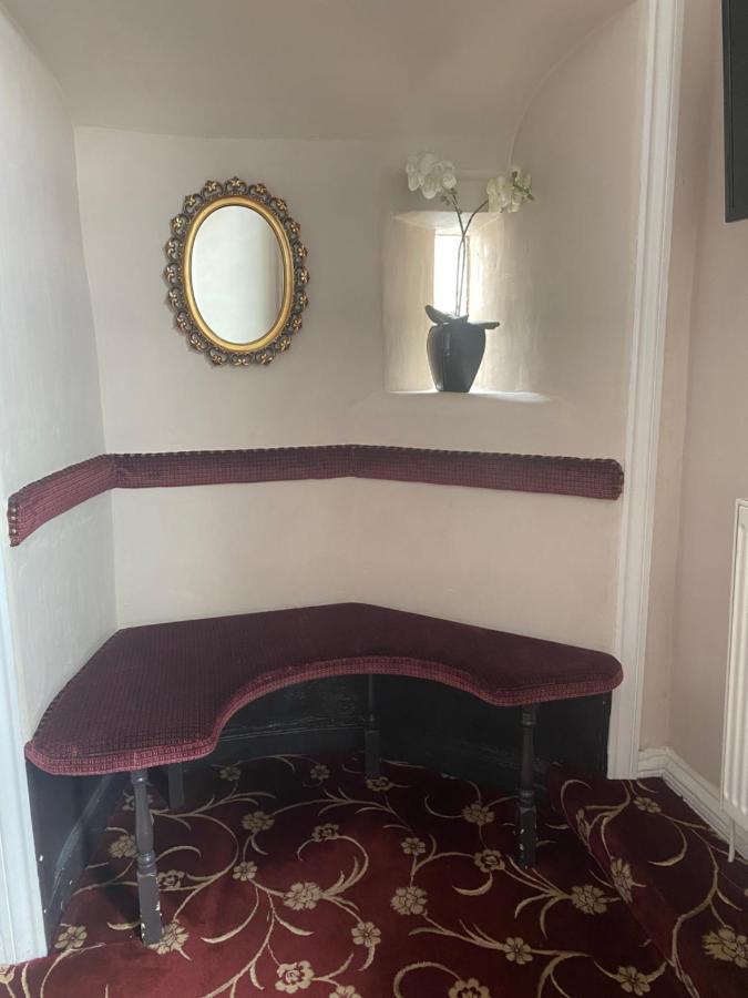The Tudor Hotel ブリッジウォーター エクステリア 写真