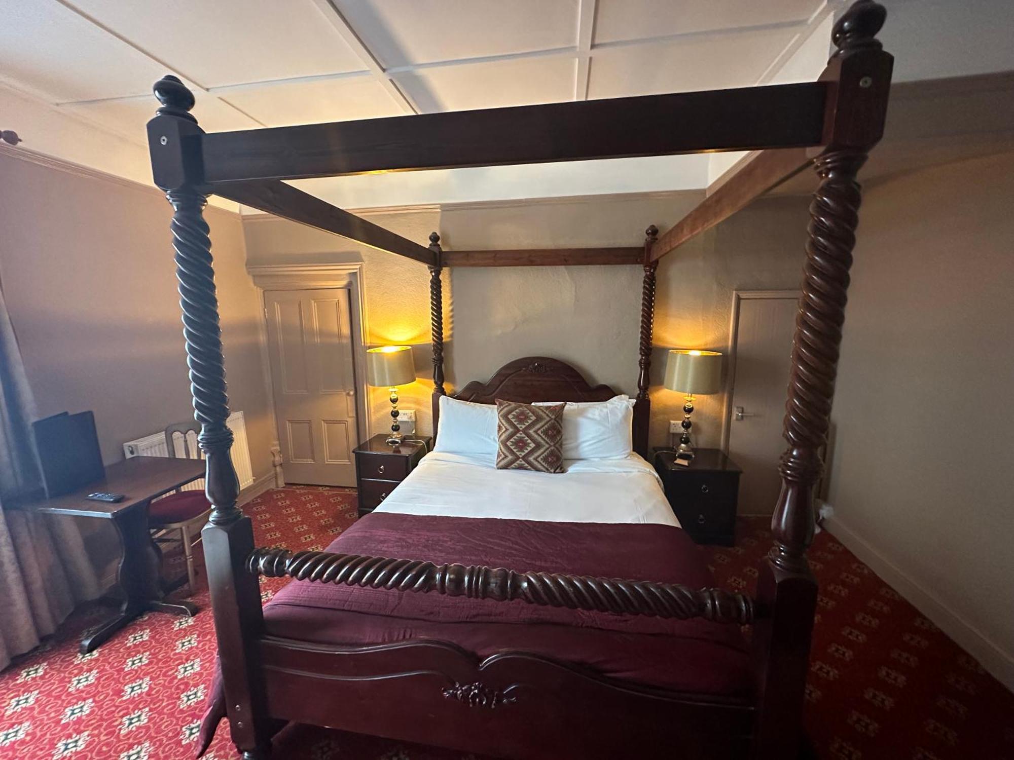The Tudor Hotel ブリッジウォーター エクステリア 写真